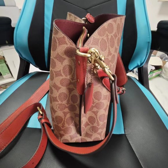 Coach Women's Cross-Body Bucket Bag C Lychee Pri - Picture 2 of 7